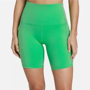 Women’s 7” Momentum Ultra High Rise Green Bike Short NWT